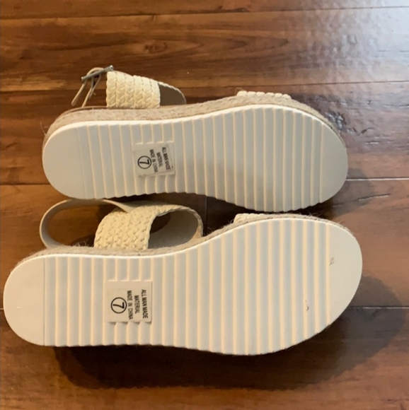 🎉HOST PICK🎉 Sandal Wedges by SODA - Picture 3 of 4